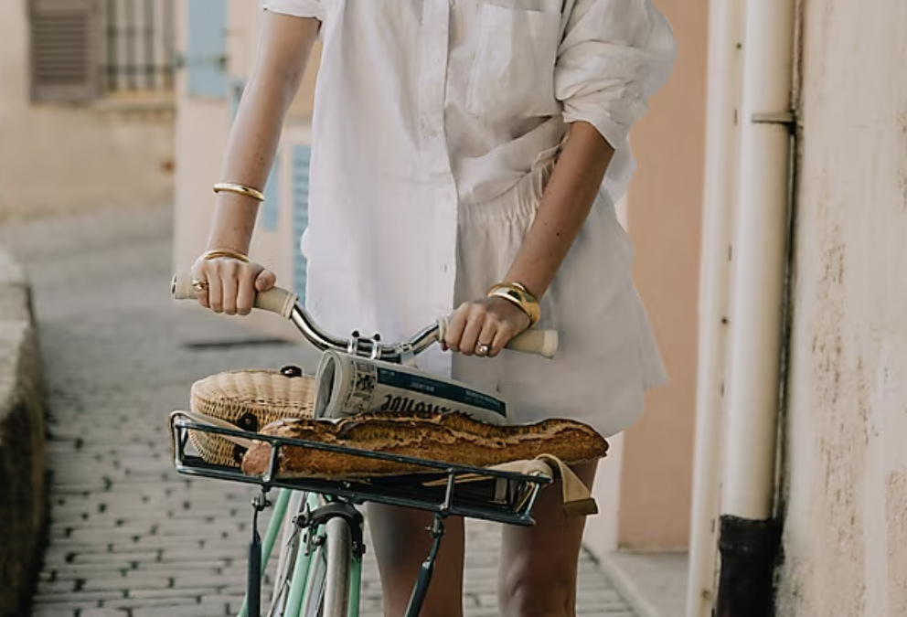 The Art of a Minimalist Summer Capsule Wardrobe